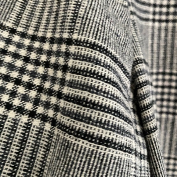 Vintage black and‎ white plaid classic overcoat size large - Picture 7 of 9